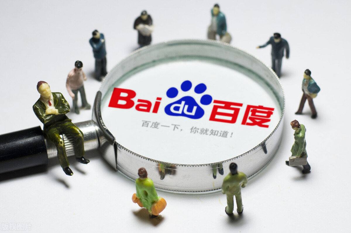 张凌赫拉着李沁陈哲远站一起